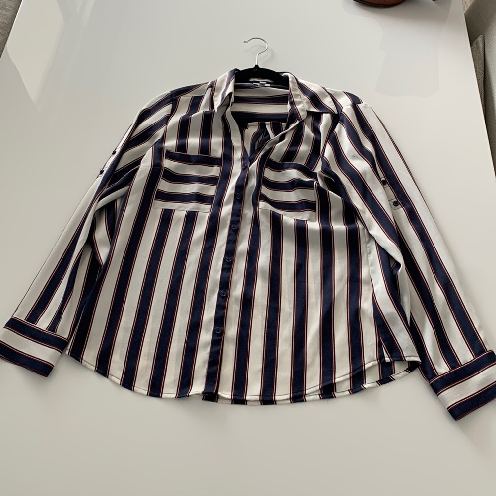 Long sleeve buttoned up shirt, white and blue stripes
